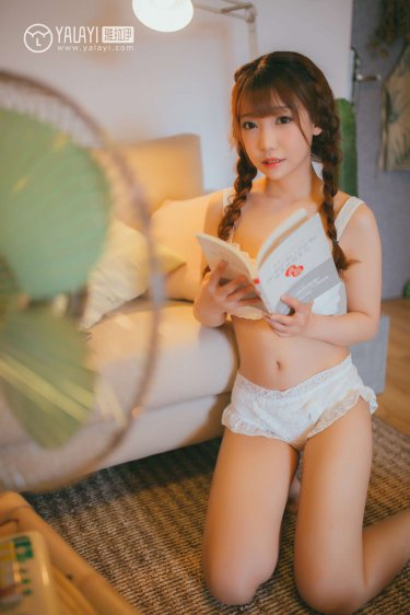 美女脱光衣服的